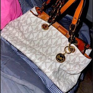 Michael Kors Vanilla & Accorn Purse w/ Bag